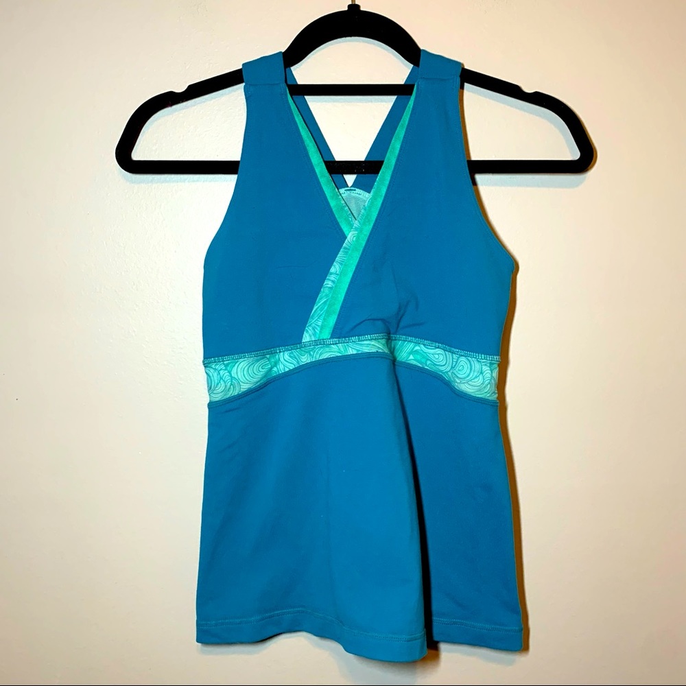 Lululemon size 8 teal V neck mesh back tank top